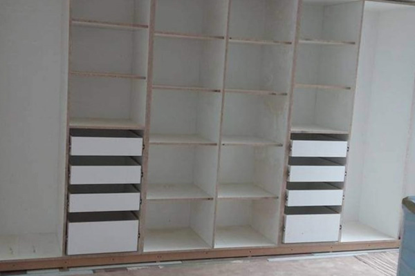 Closet de Madera Gris